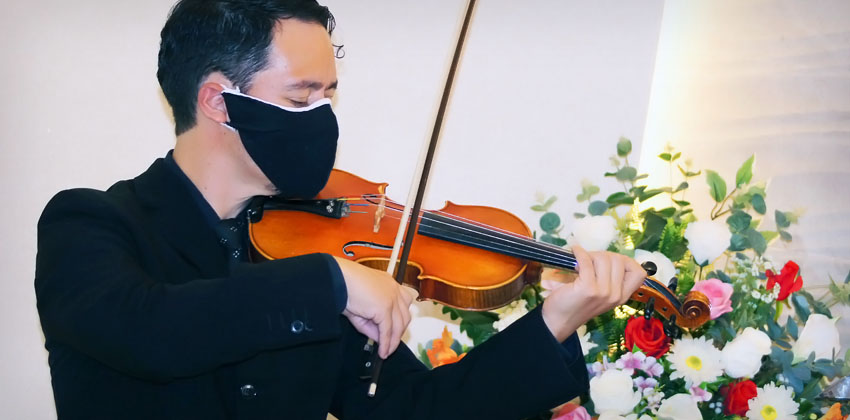 Unilutus oferece cerimônia de despedida com violinista